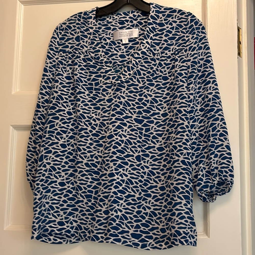 Amour Vert Silk Geometric Print Blue and White‎ Blouse V neck